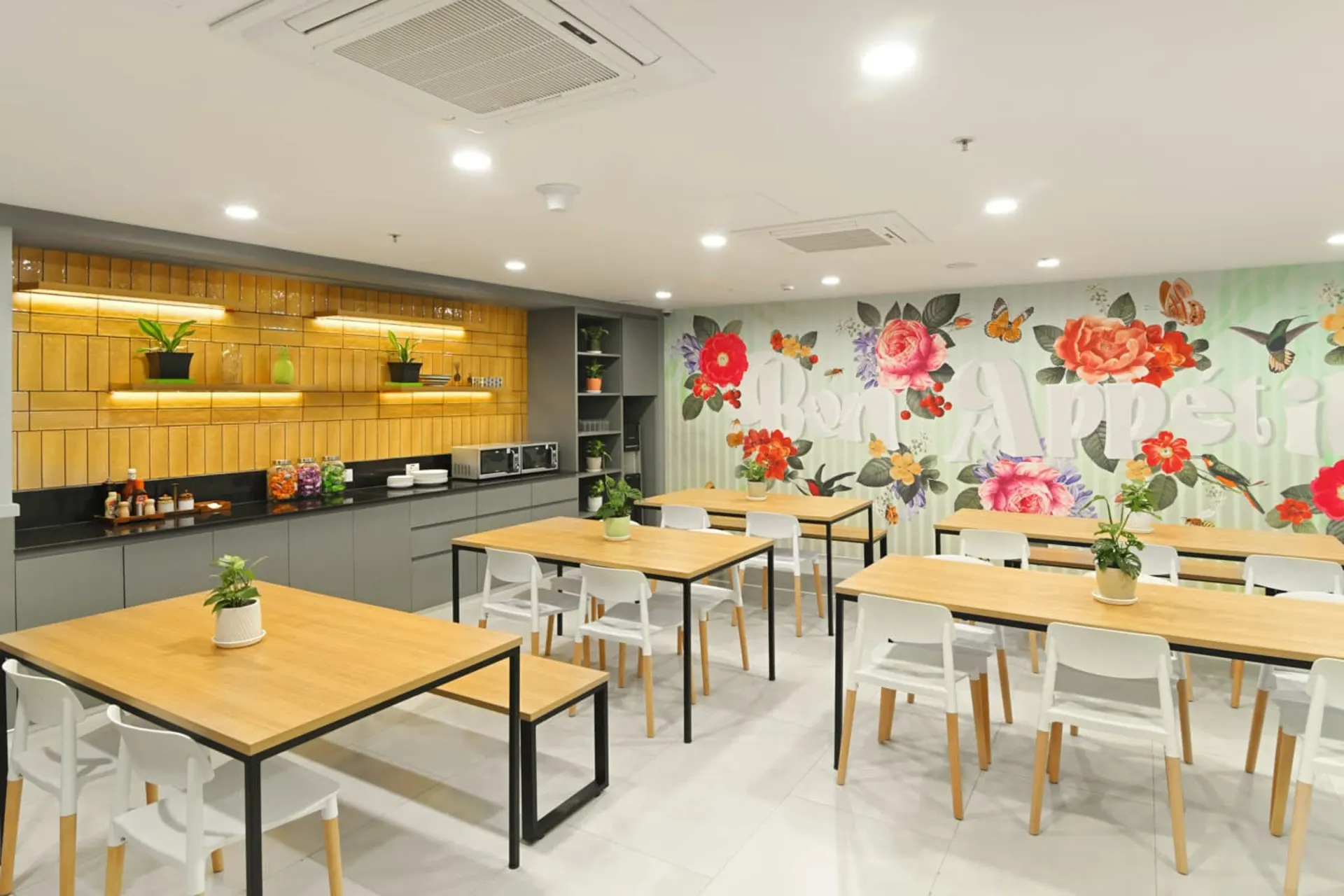 coworking space in candor techspace noida